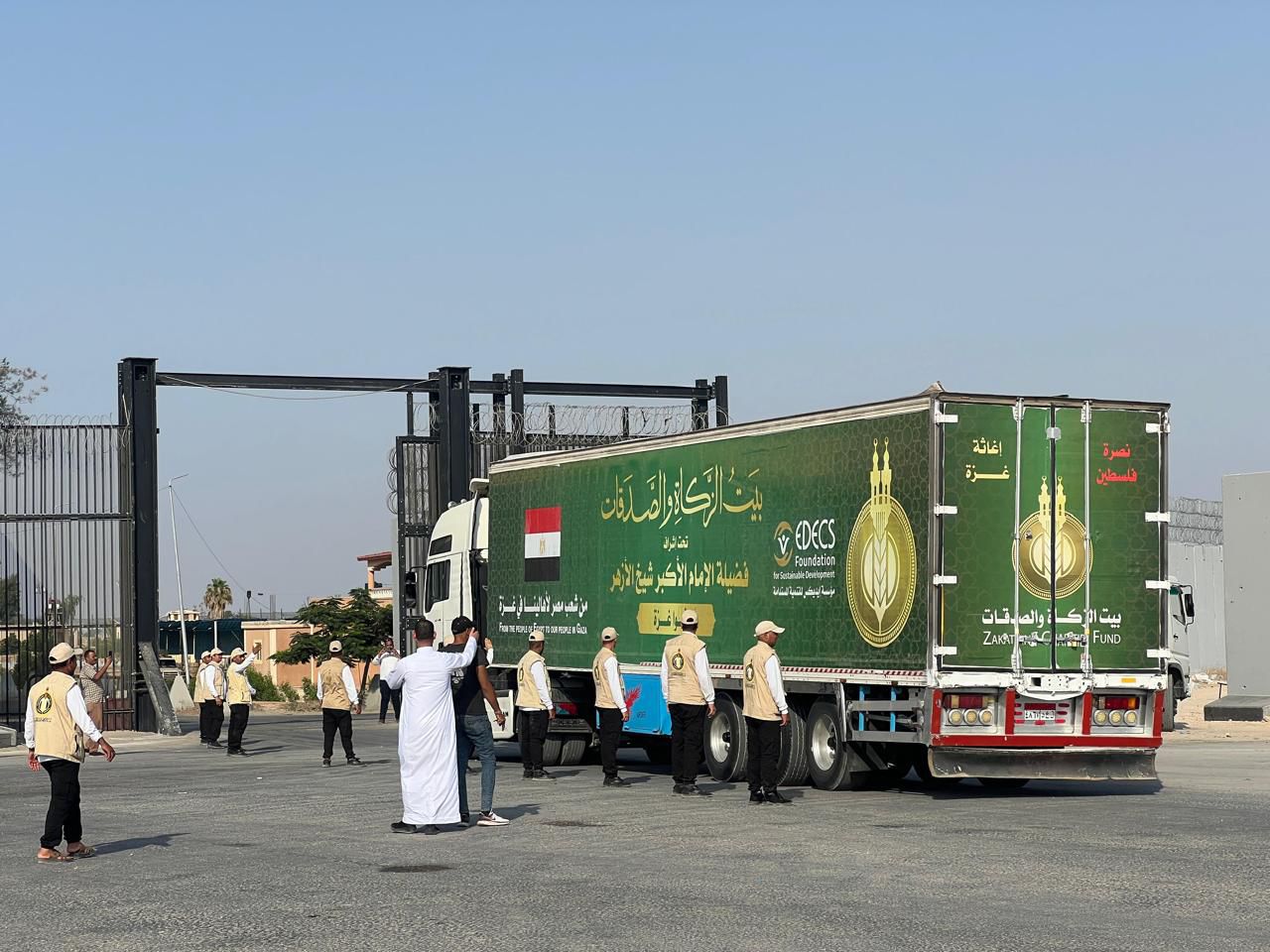 بتوجيهات شيخ الأزهر.. دخول القافلة الإغاثية الحادية عشرة لبيت الزكاة والصدقات إلى غزة