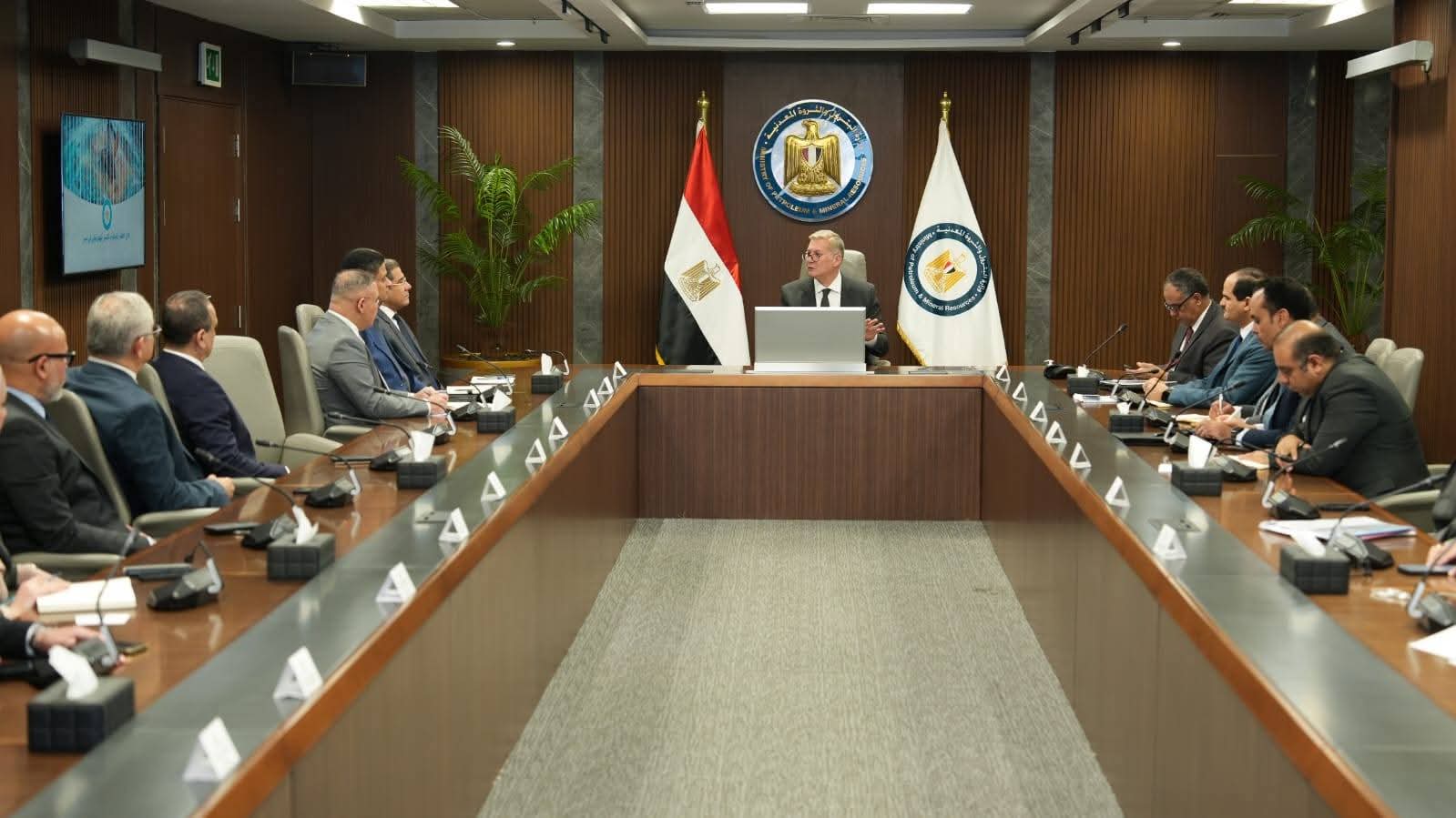 وزير البترول تسريع تطبيق تقنيات الحفر الأفقي والتكسير الهيدروليكي لزيادة الإنتاج البترولي