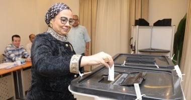 المستشارة أمل عمار تدلي بصوتها في المرحلة الثانية من انتخابات مجلس النواب 2025