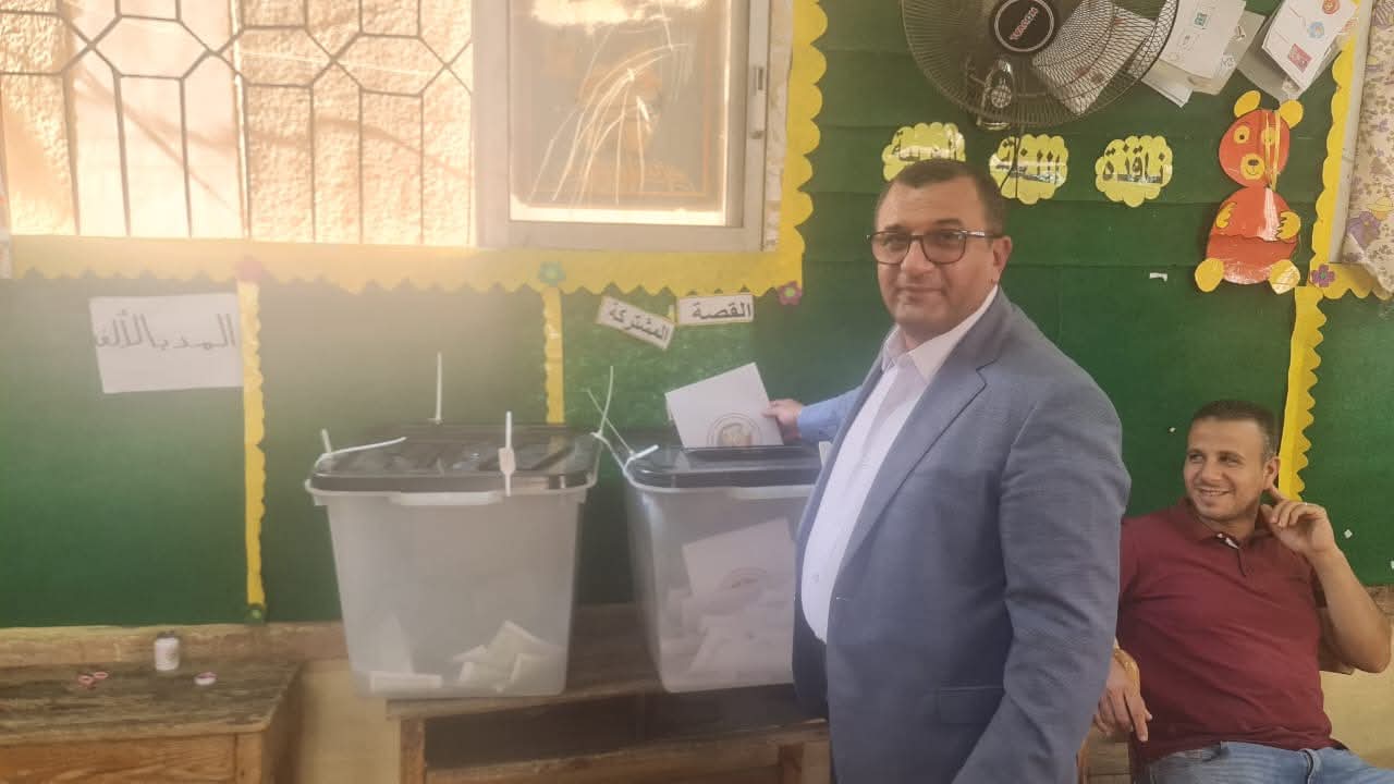 نائب رئيس حزب المؤتمر يدلي بصوته في انتخابات الشيوخ ويشيد بالإقبال المتزايد