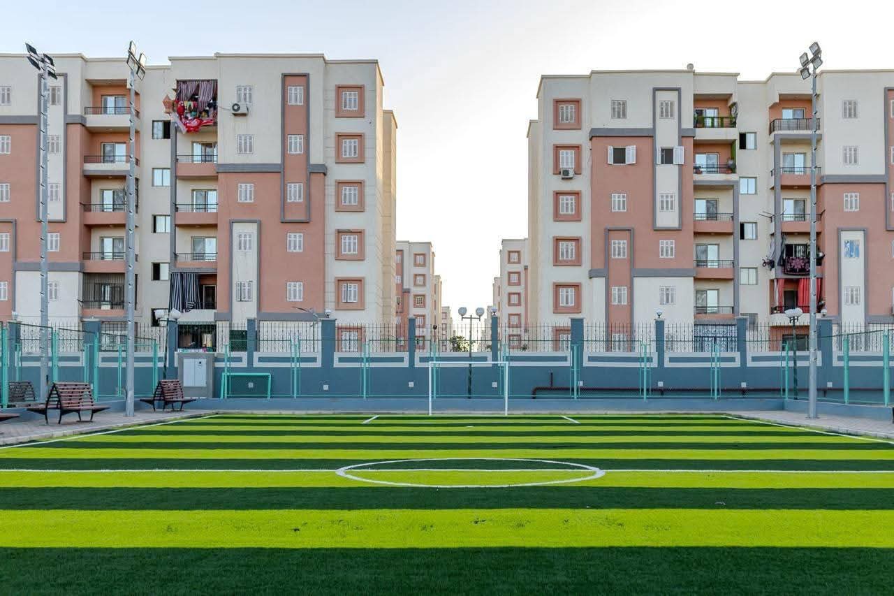 راندة المنشاوي تتابع المشروعات السكنية والخدمية وترفيق الأراضي بمدينة العبور الجديدة