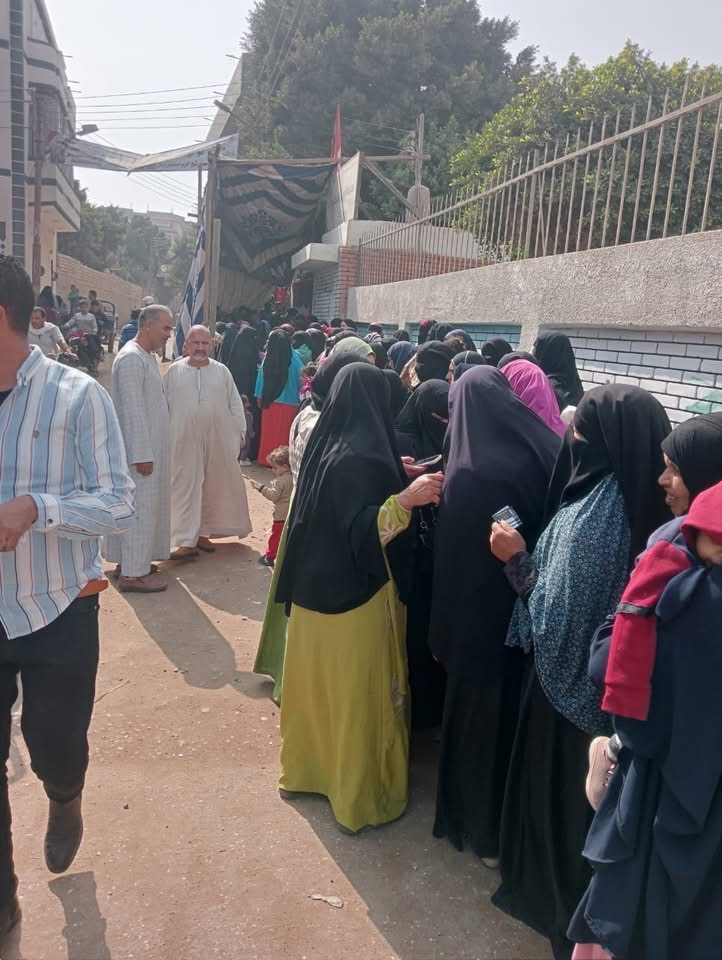السيدة الصعيدية تصنع الحدث في المنيا مع إقبال كثيف على لجان شرق وغرب سمالوط
