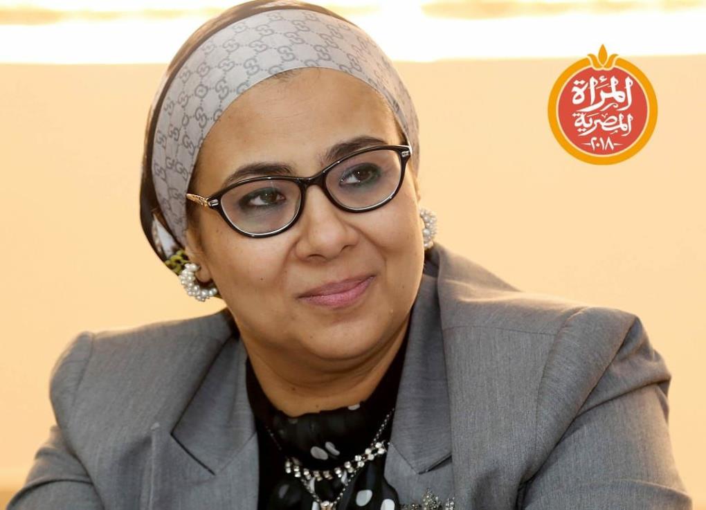 رئيسة المجلس القومي للمرأة تدلي بصوتها في انتخابات الشيوخ
