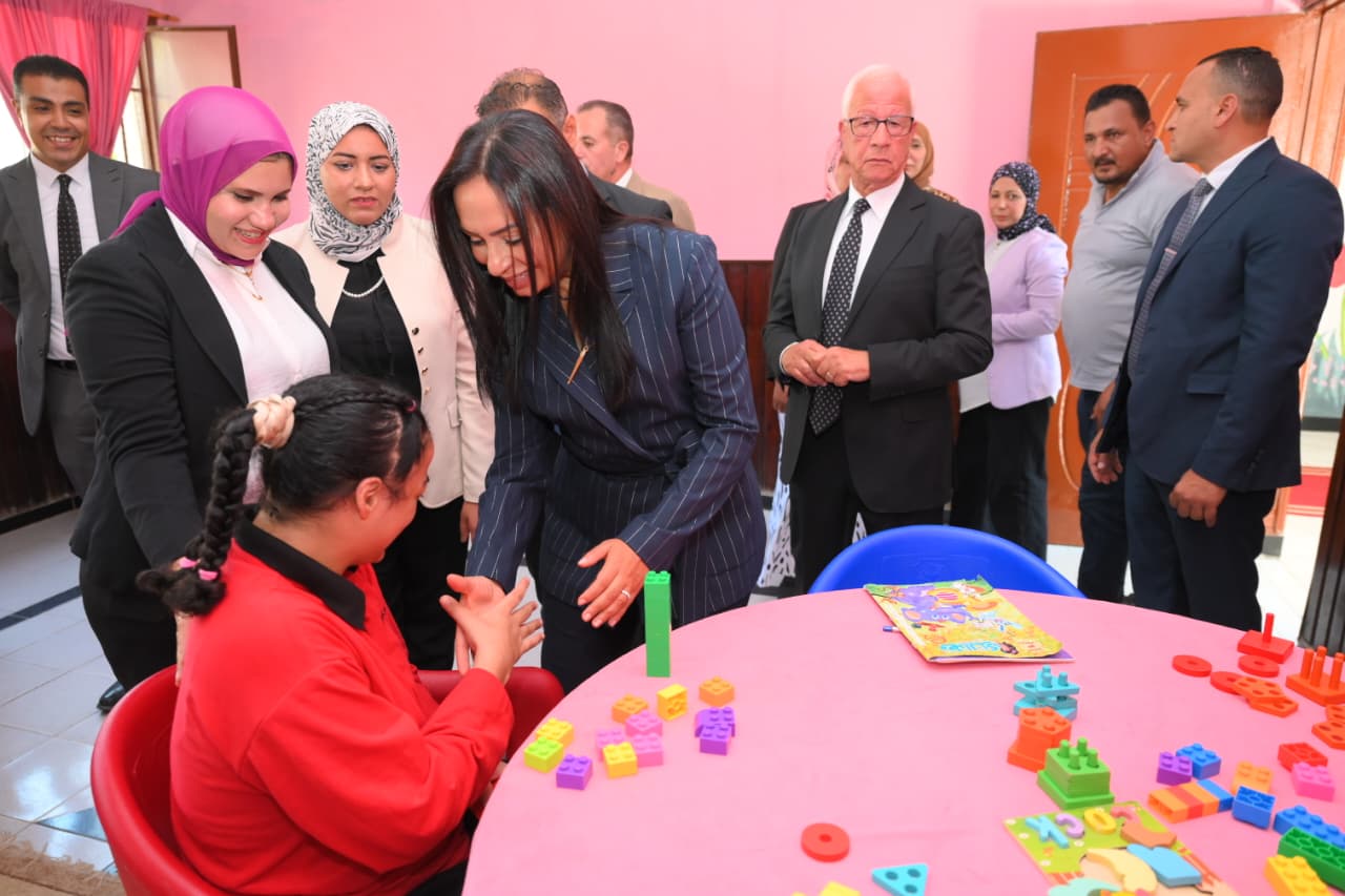 وزيرة التضامن  تزور دار رعاية التثقيف الفكري للفتيات بحلوان