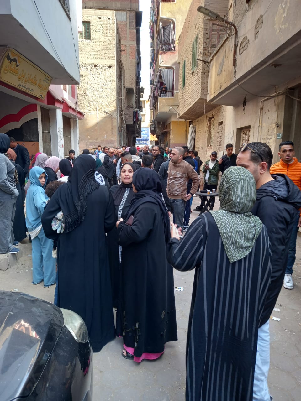 توافد مكثف للناخبين أمام مدرسة عثمان بن عفان بالمطرية في جولة إعادة انتخابات النواب