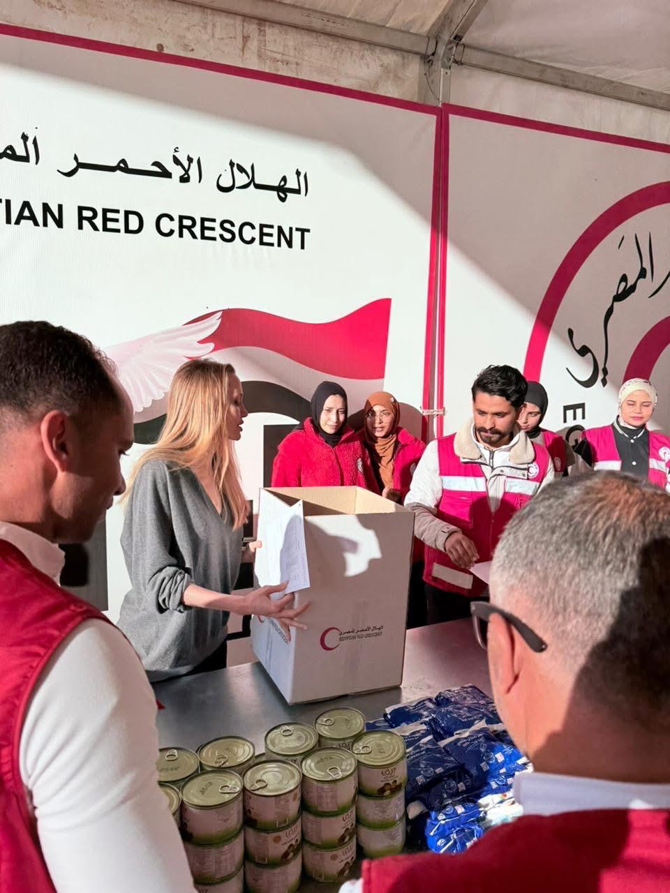 الصحافة العالمية تبرز زيارة أنجلينا جولي لمصر ودعمها الإنساني لغزة من معبر رفح