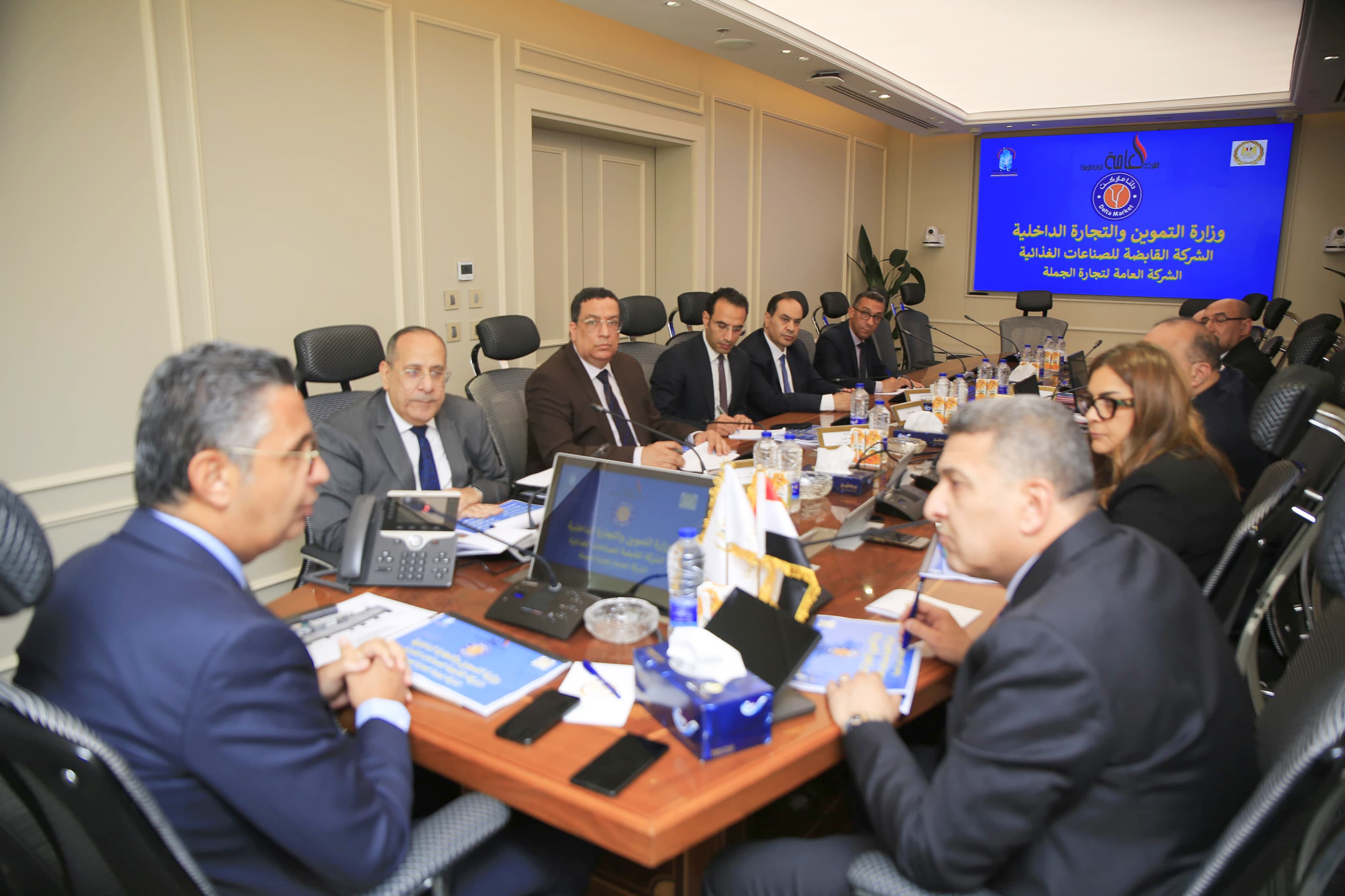 وزير التموين يستعرض خطة تطوير المخزون الاستراتيجي لمنظومة الجملة